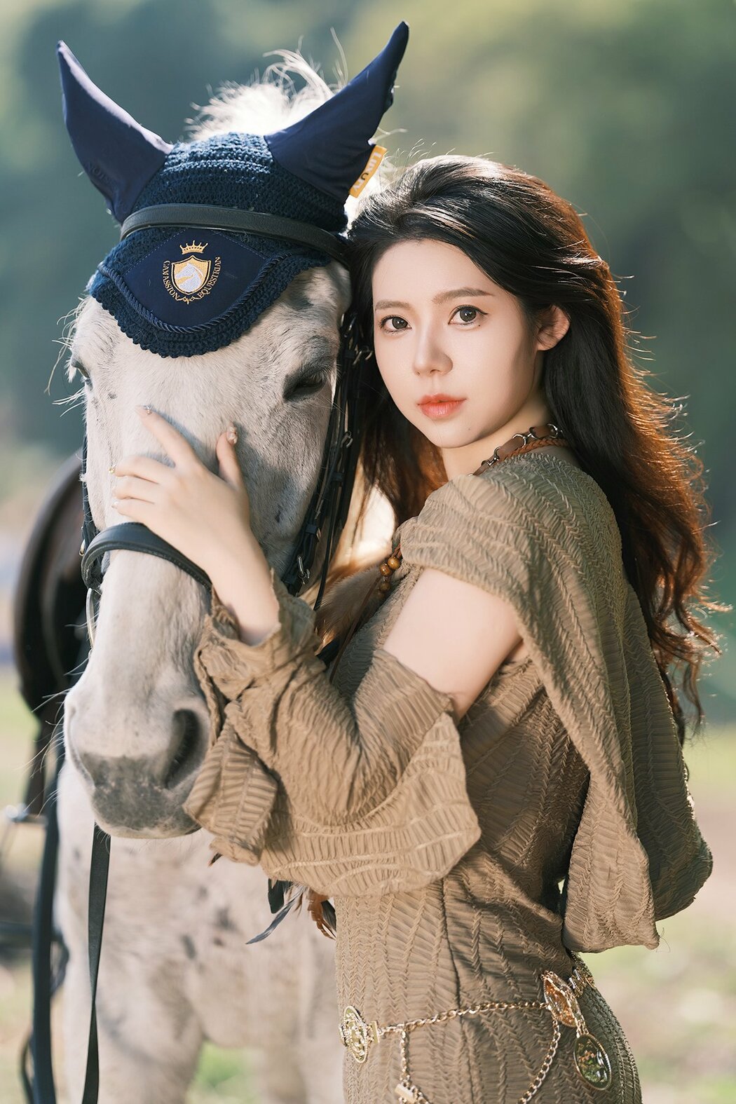 YiTuYu艺图语 Vol.8864 Bu Gen Sui (40P) Cover Photo