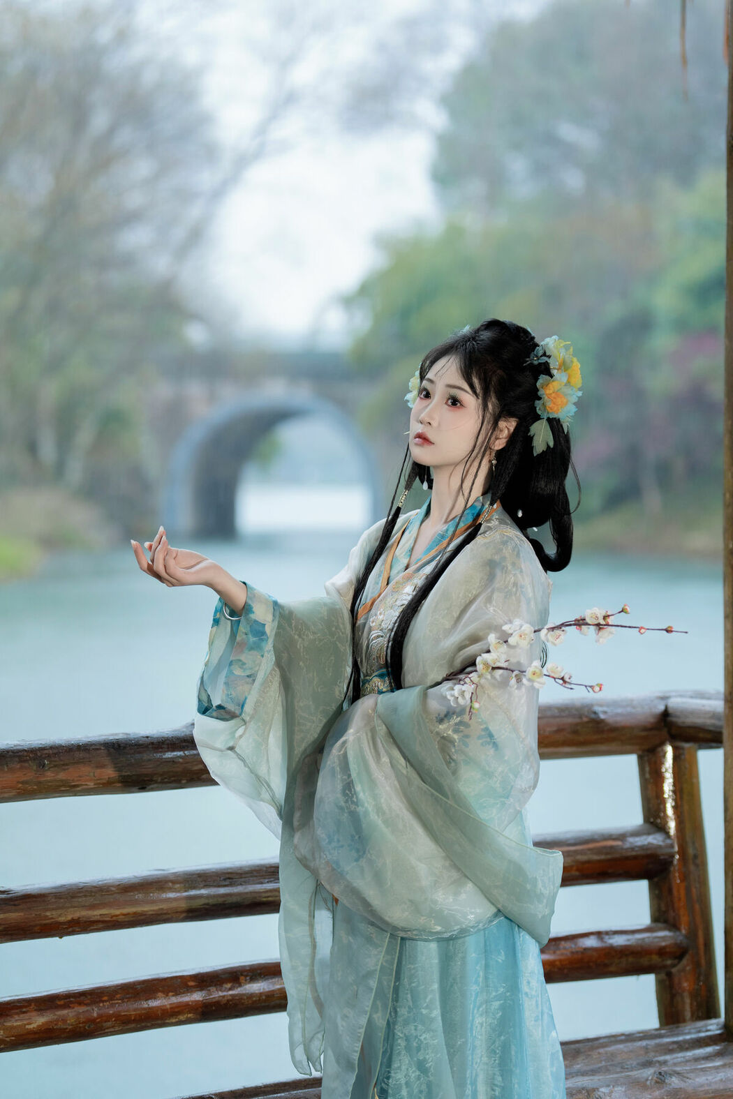 YiTuYu艺图语 Vol.8870 Jiao Yi Zhi Sui Sui (32P)