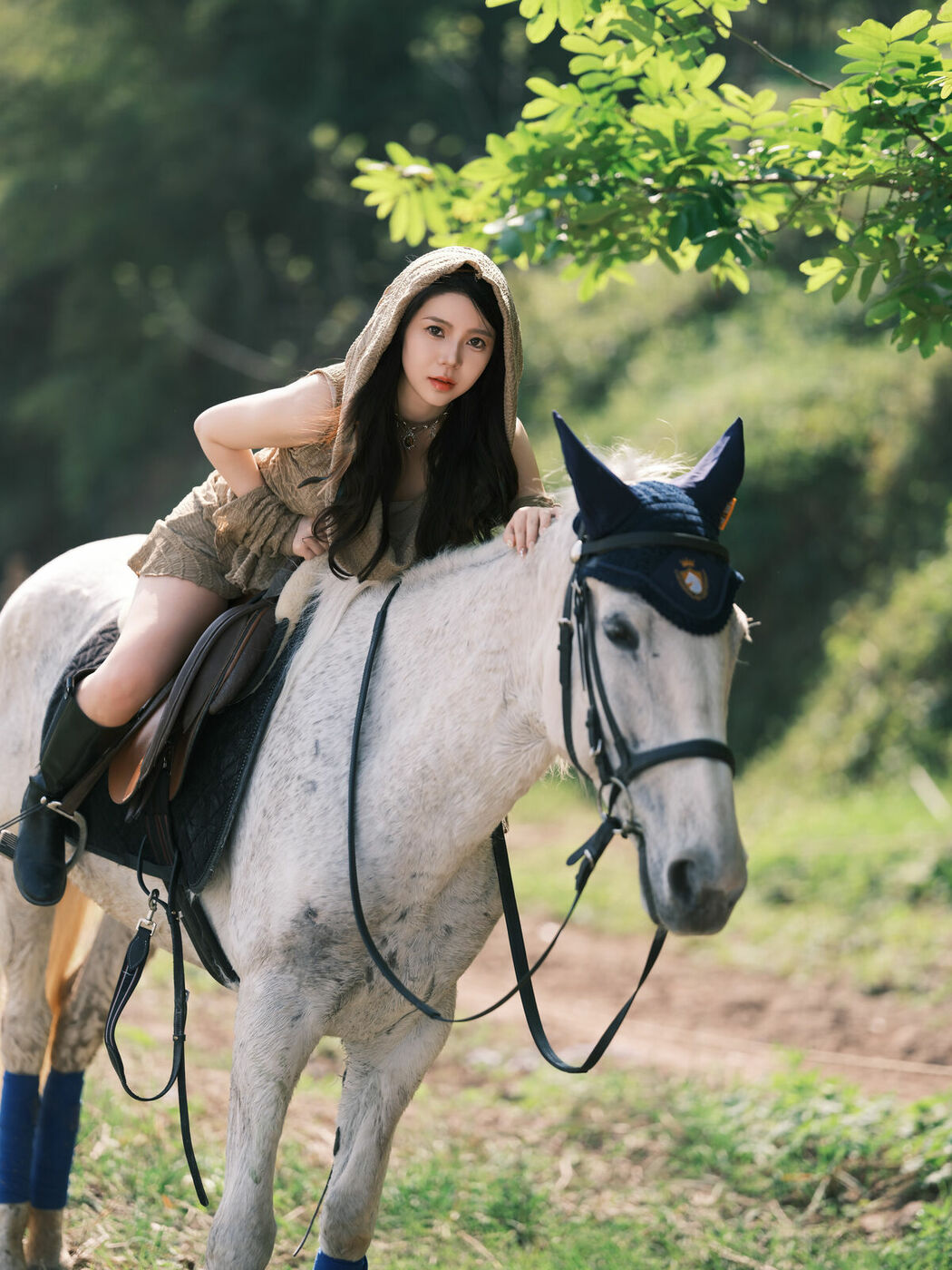 YiTuYu艺图语 Vol.8864 Bu Gen Sui (40P)