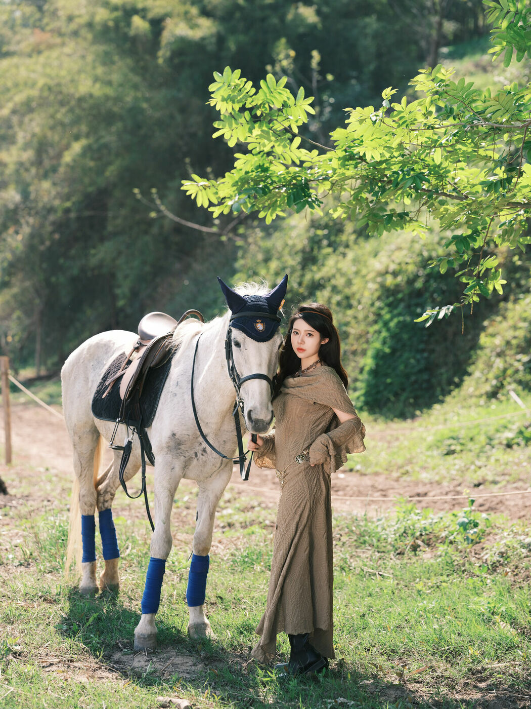 YiTuYu艺图语 Vol.8864 Bu Gen Sui (40P)