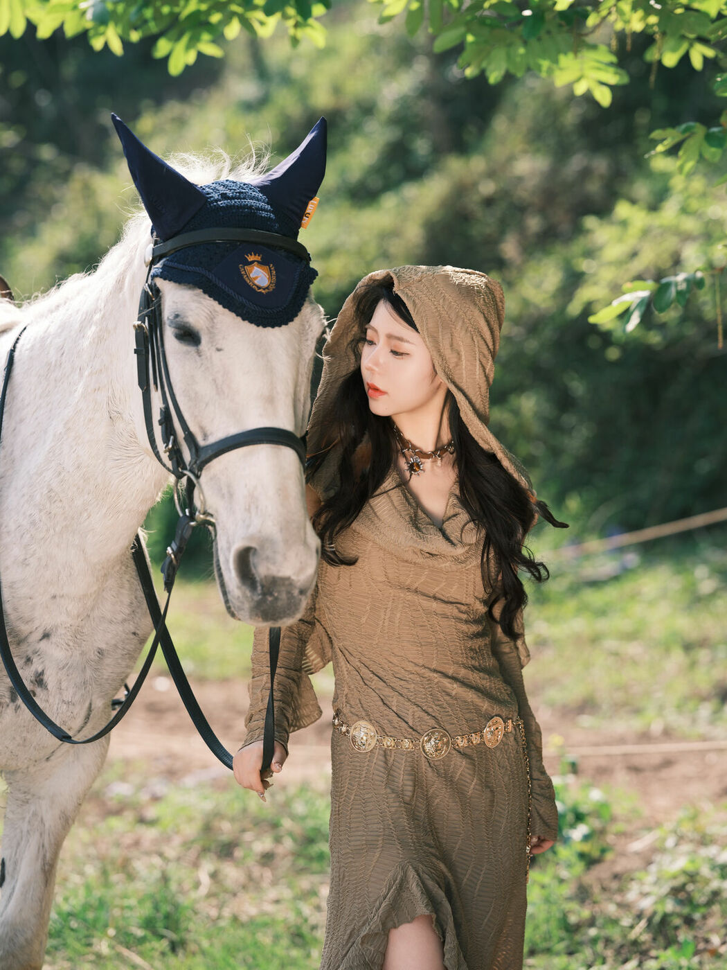 YiTuYu艺图语 Vol.8864 Bu Gen Sui (40P)