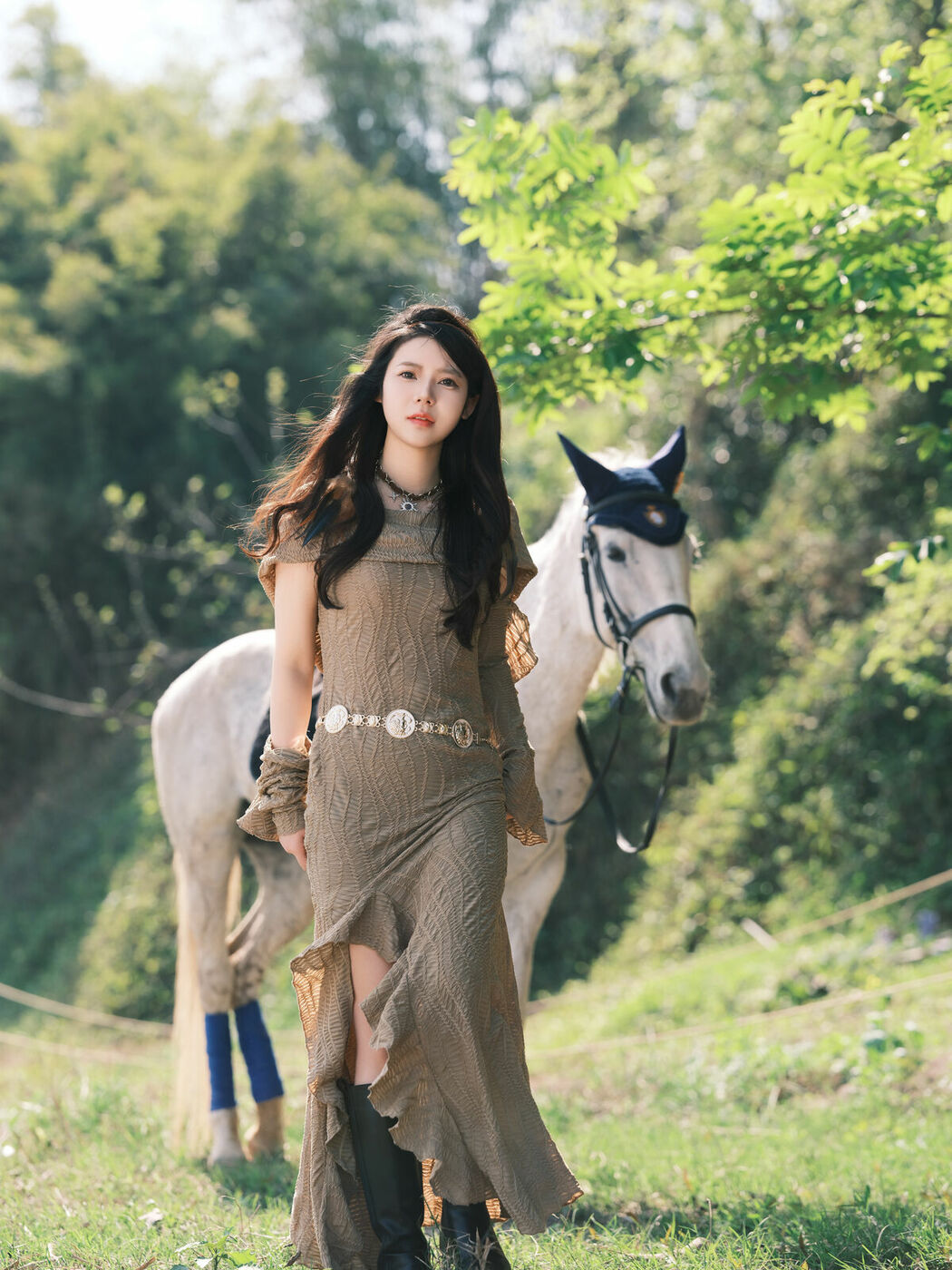 YiTuYu艺图语 Vol.8864 Bu Gen Sui (40P)