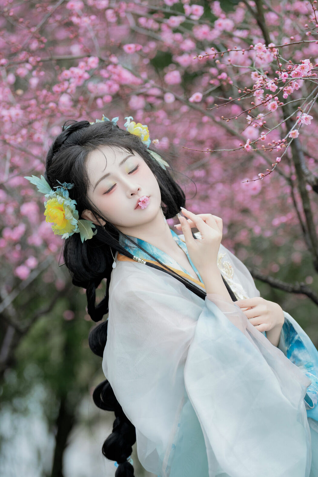 YiTuYu艺图语 Vol.8870 Jiao Yi Zhi Sui Sui (32P)