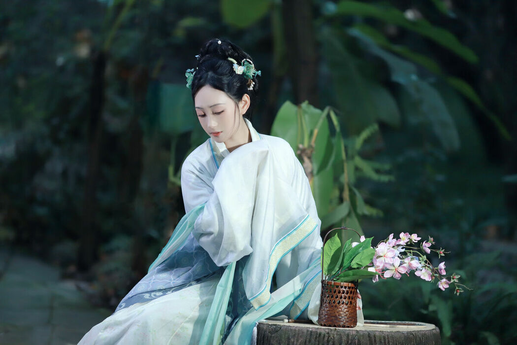 YiTuYu艺图语 Vol.8859 Xiao Wang Sui Bin Bin (14P)