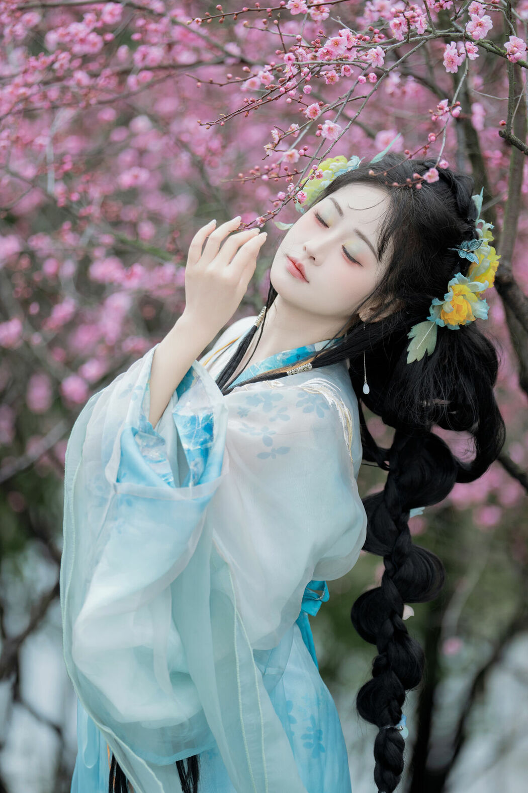 YiTuYu艺图语 Vol.8870 Jiao Yi Zhi Sui Sui (32P)