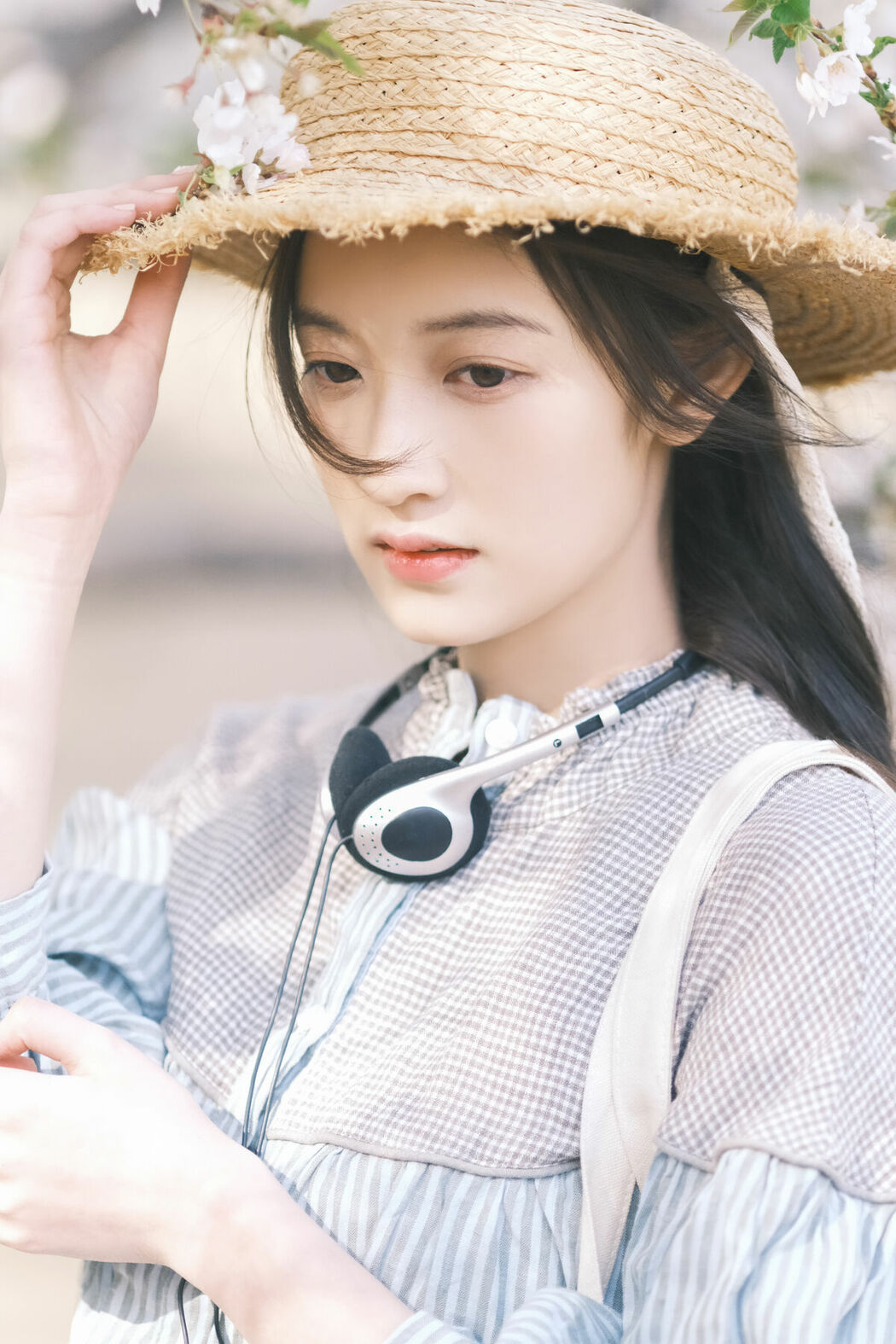 YiTuYu艺图语 Vol.8867 Tong (31P)