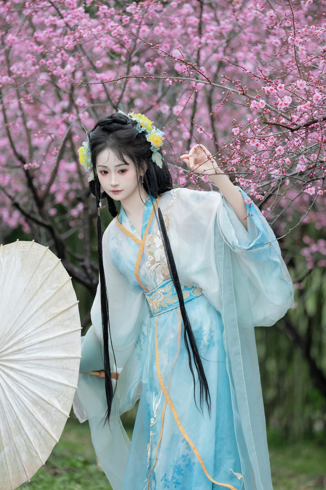 YiTuYu艺图语 Vol.8870 Jiao Yi Zhi Sui Sui (32P)