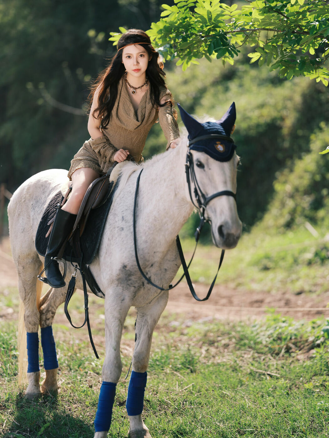 YiTuYu艺图语 Vol.8864 Bu Gen Sui (40P)