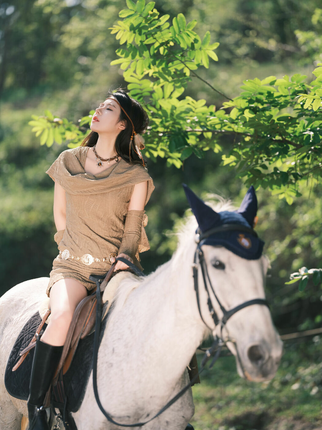 YiTuYu艺图语 Vol.8864 Bu Gen Sui (40P)