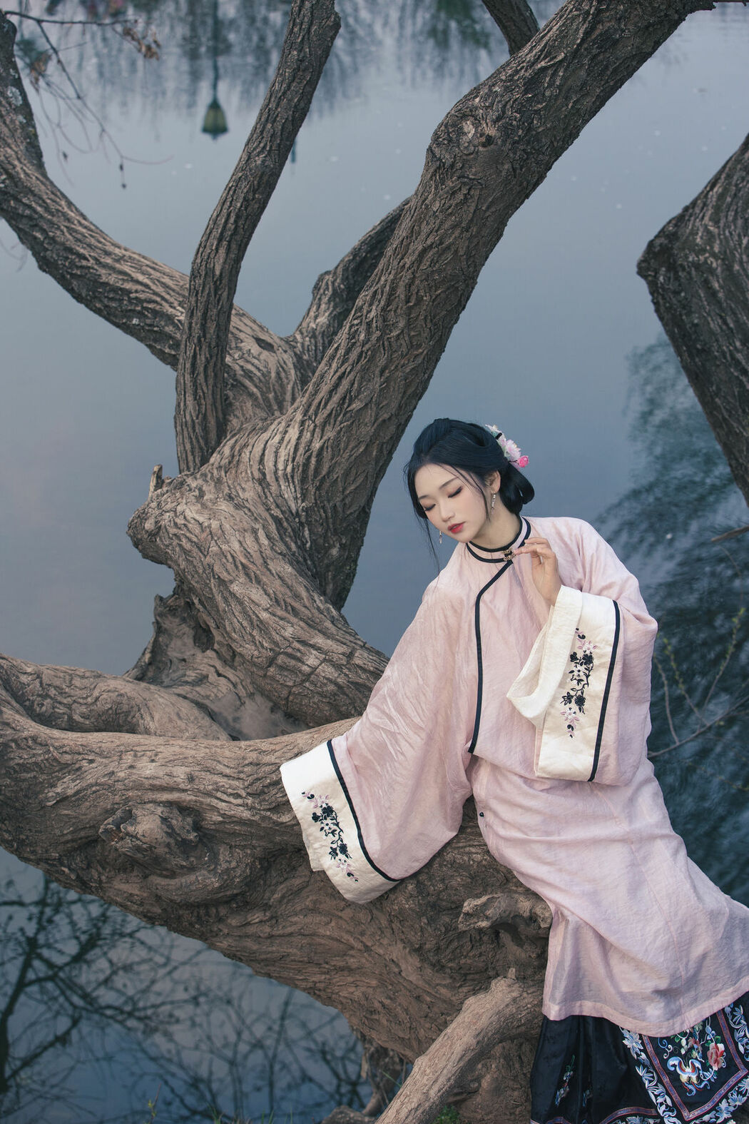 YiTuYu艺图语 Vol.8869 Yi Ming (43P)