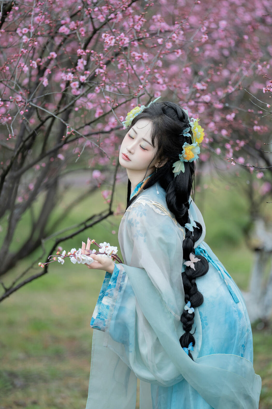 YiTuYu艺图语 Vol.8870 Jiao Yi Zhi Sui Sui (32P)