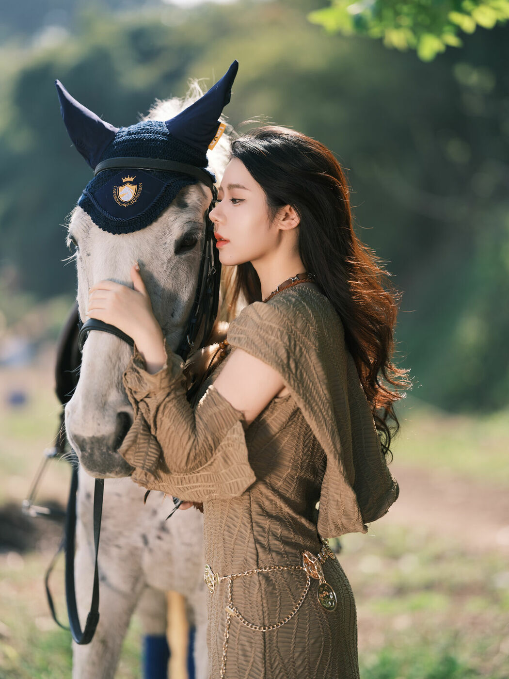 YiTuYu艺图语 Vol.8864 Bu Gen Sui (40P)