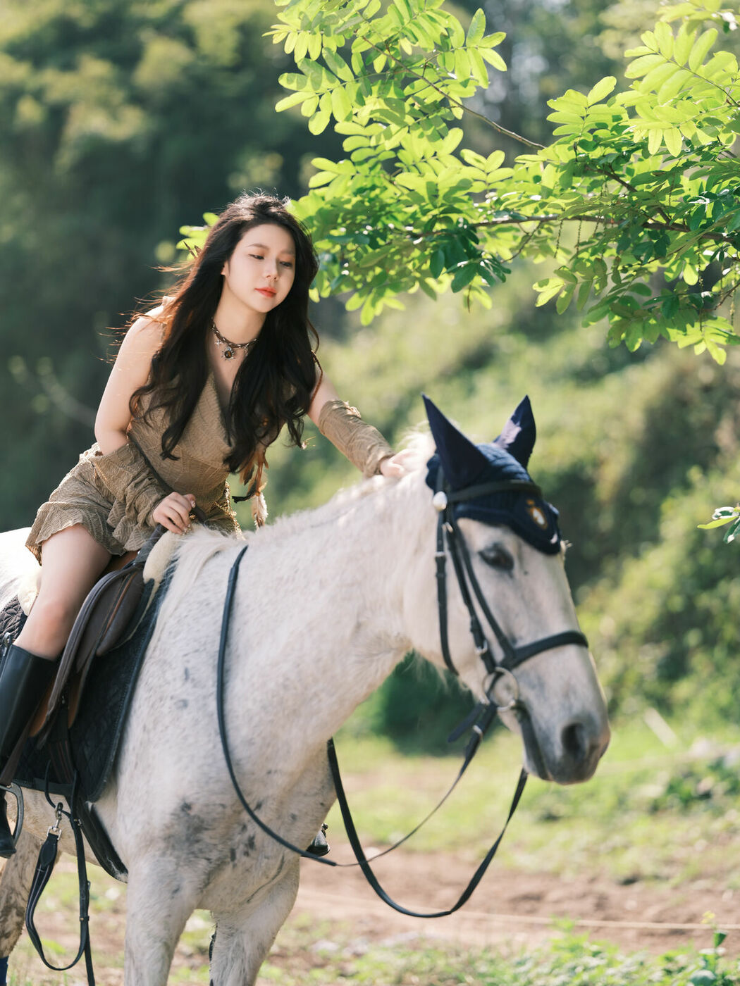 YiTuYu艺图语 Vol.8864 Bu Gen Sui (40P)