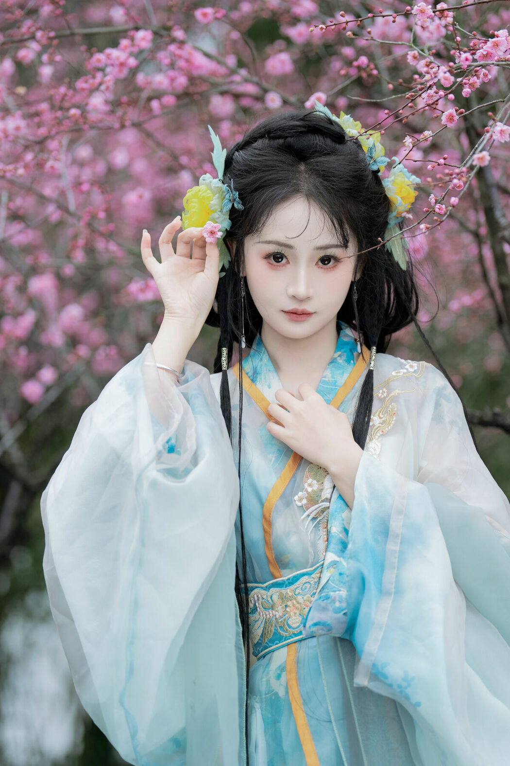 YiTuYu艺图语 Vol.8870 Jiao Yi Zhi Sui Sui (32P)