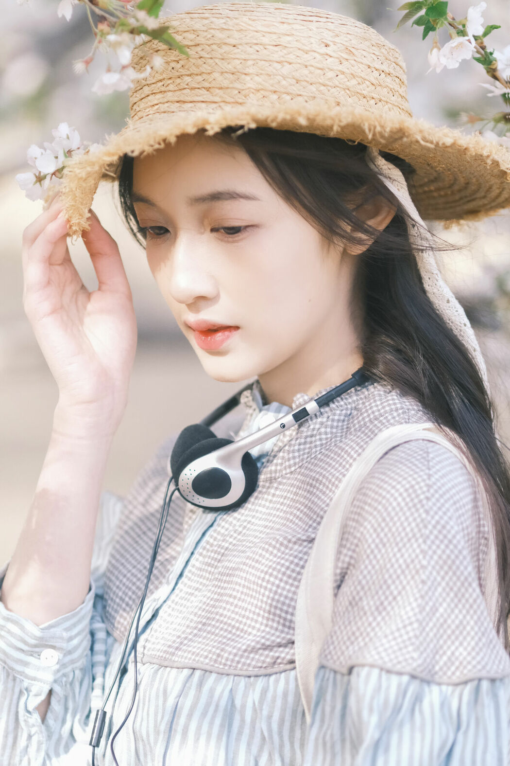 YiTuYu艺图语 Vol.8867 Tong (31P)