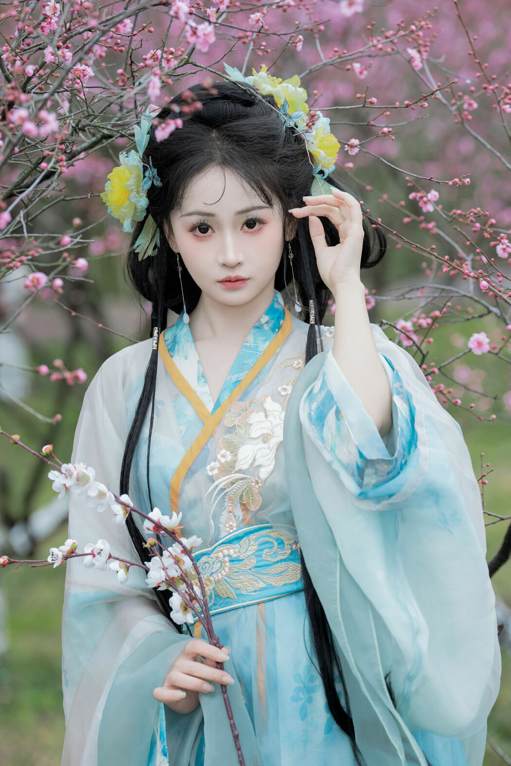 YiTuYu艺图语 Vol.8870 Jiao Yi Zhi Sui Sui (32P)