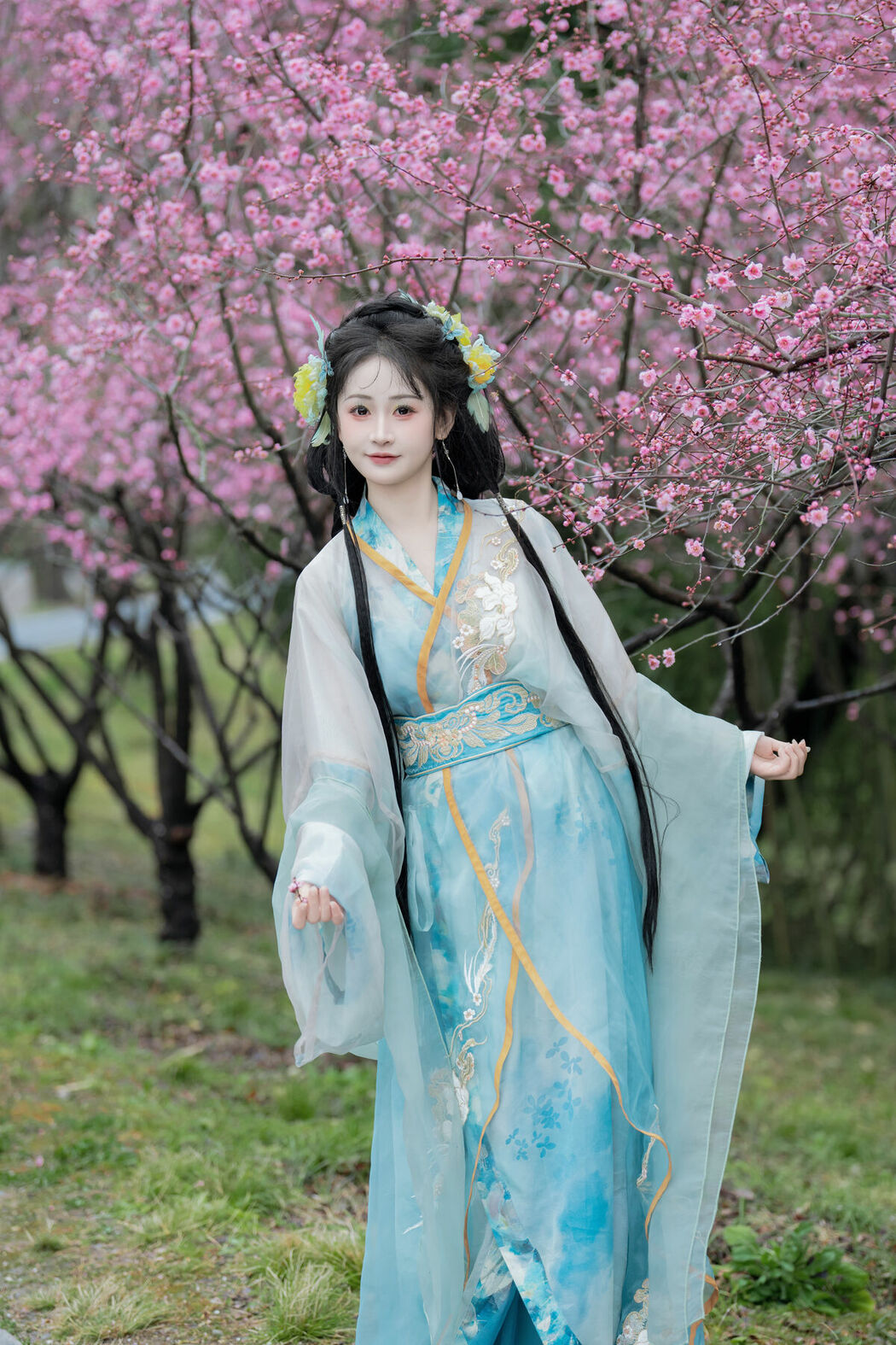 YiTuYu艺图语 Vol.8870 Jiao Yi Zhi Sui Sui (32P)