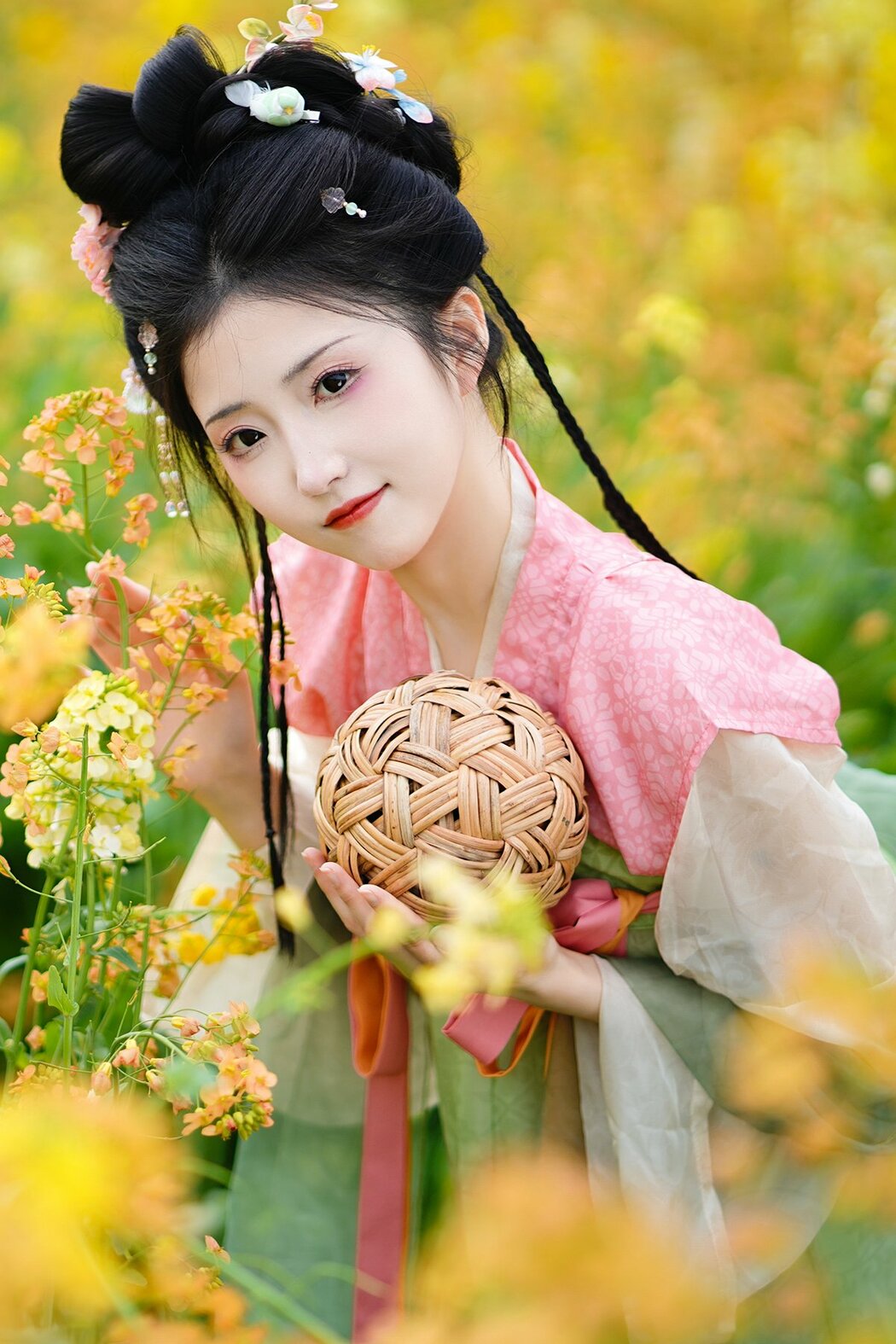 YiTuYu艺图语 Vol.8866 Tu Ya W (15P) Cover Photo