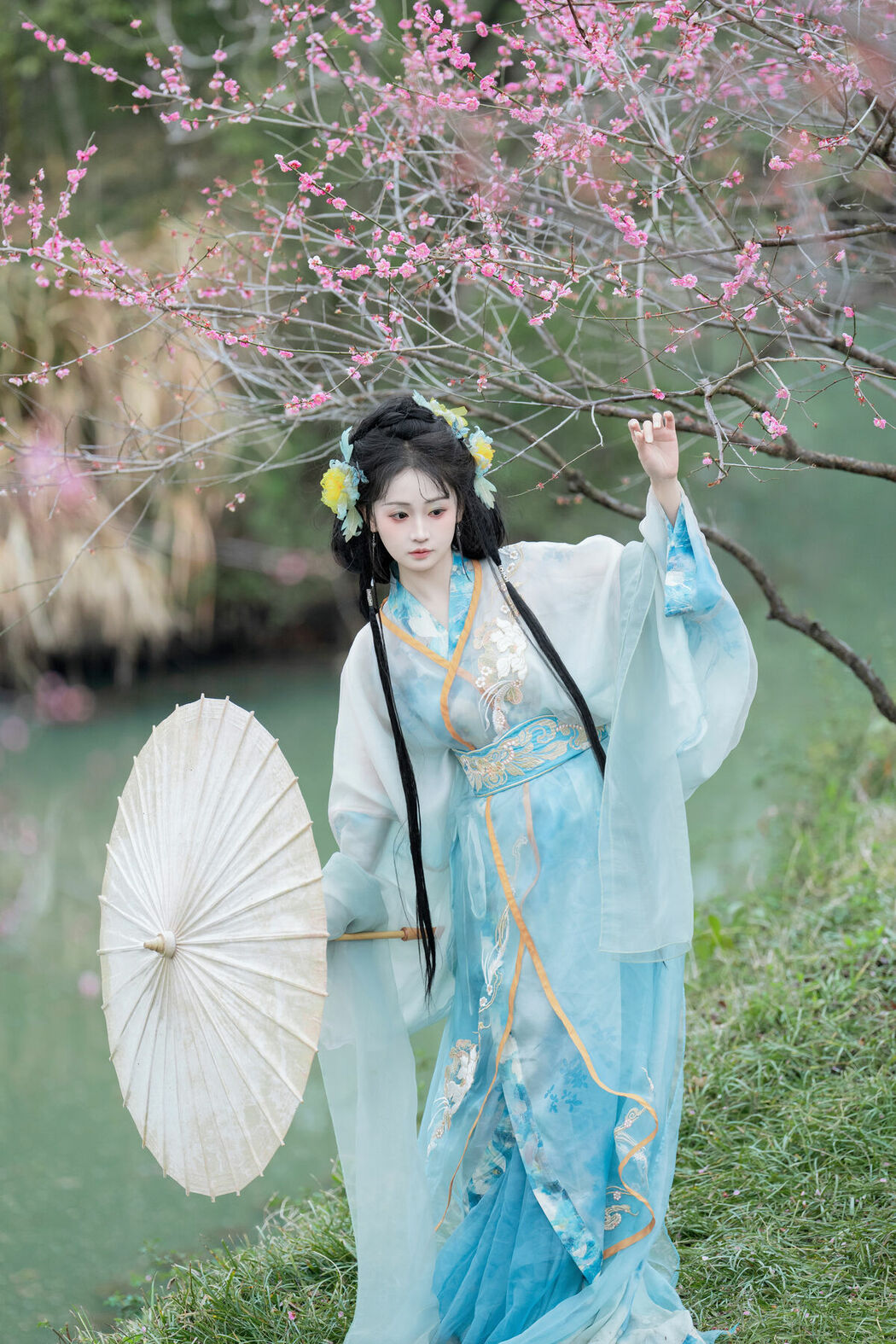 YiTuYu艺图语 Vol.8870 Jiao Yi Zhi Sui Sui (32P)