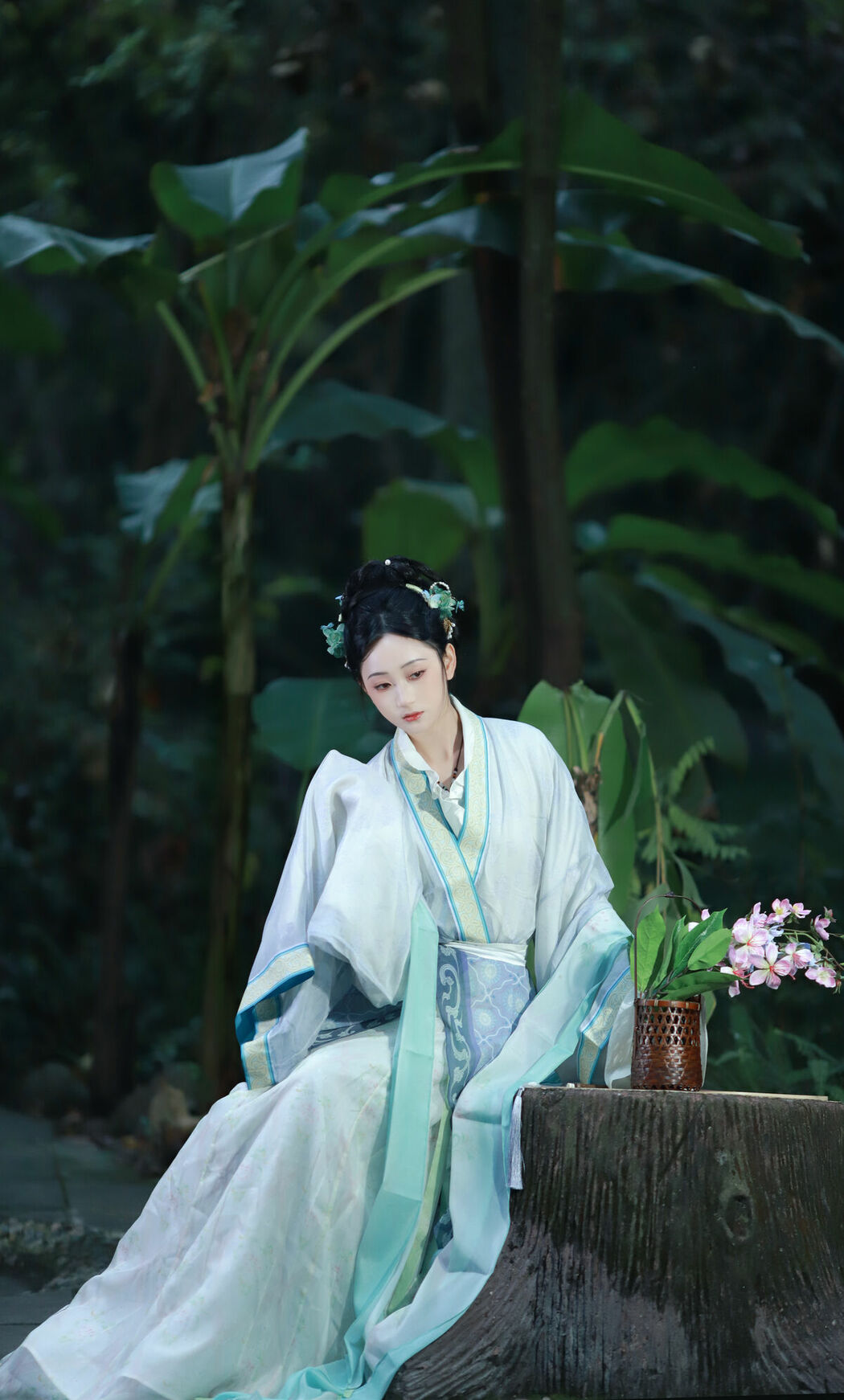 YiTuYu艺图语 Vol.8859 Xiao Wang Sui Bin Bin (14P)