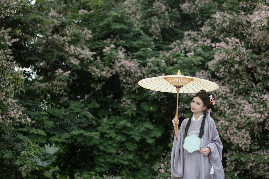 YiTuYu艺图语 Vol.8872 E E Chi Bu Bao (37P)