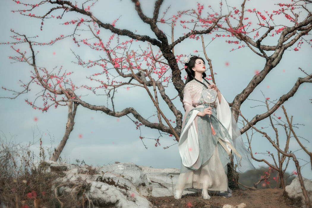 YiTuYu艺图语 Vol.8879 Da Wai Wai Ge (45P)