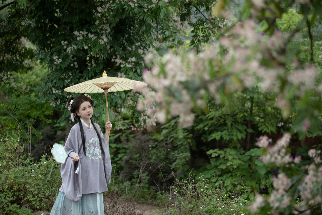 YiTuYu艺图语 Vol.8872 E E Chi Bu Bao (37P)