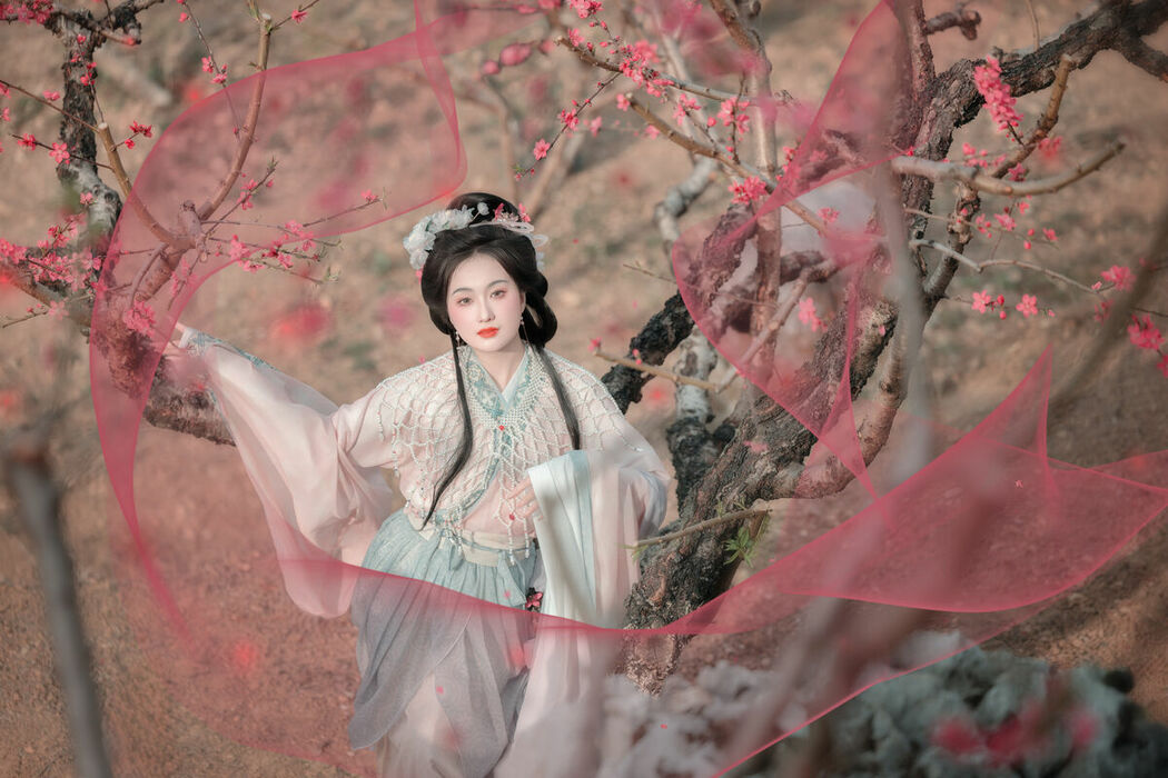 YiTuYu艺图语 Vol.8879 Da Wai Wai Ge (45P)