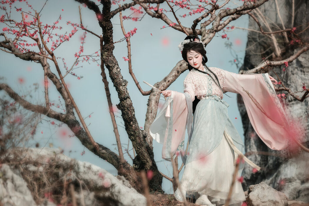 YiTuYu艺图语 Vol.8879 Da Wai Wai Ge (45P)