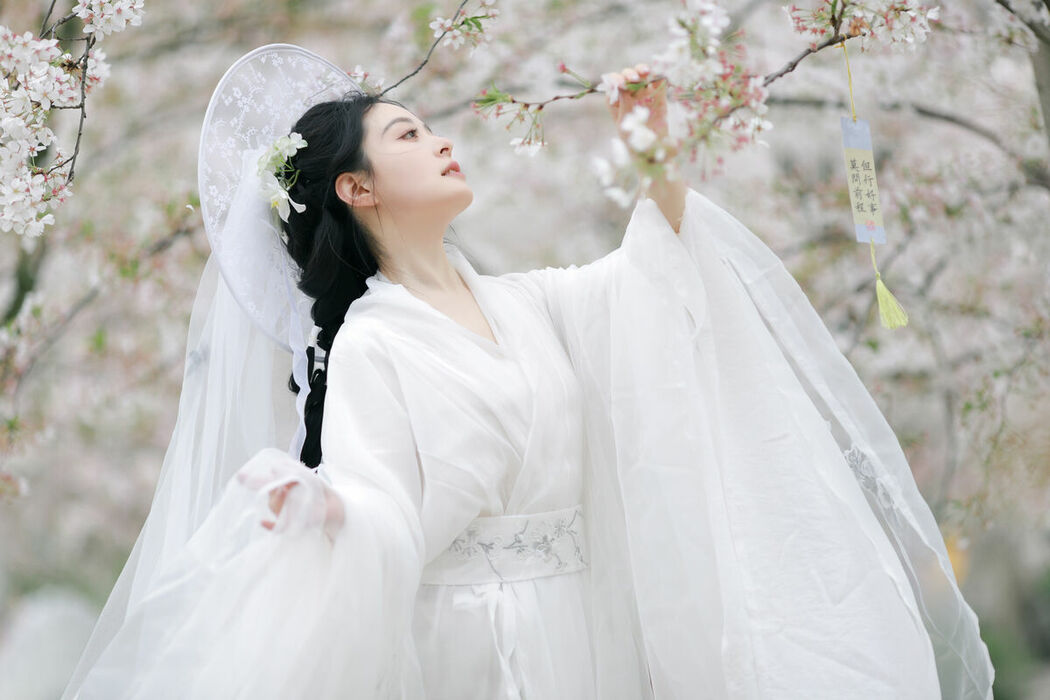 YiTuYu艺图语 Vol.8880 Sui Sui Ru Yi (15P)