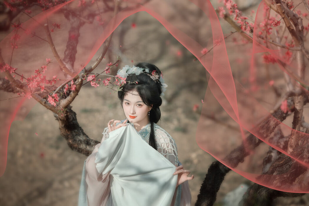 YiTuYu艺图语 Vol.8879 Da Wai Wai Ge (45P)