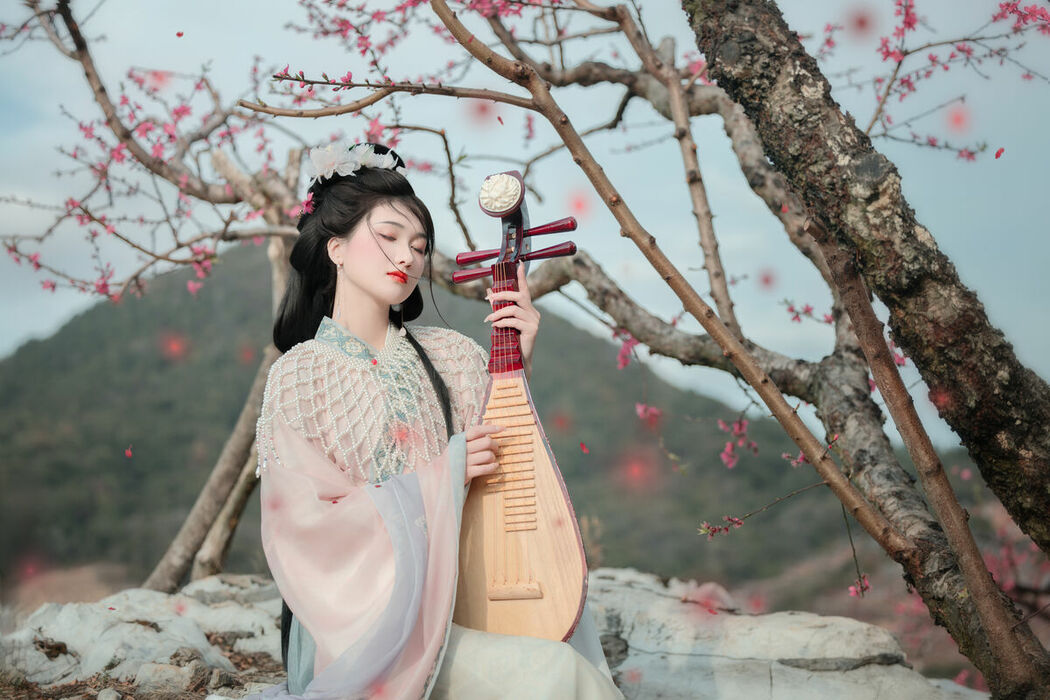 YiTuYu艺图语 Vol.8879 Da Wai Wai Ge (45P)