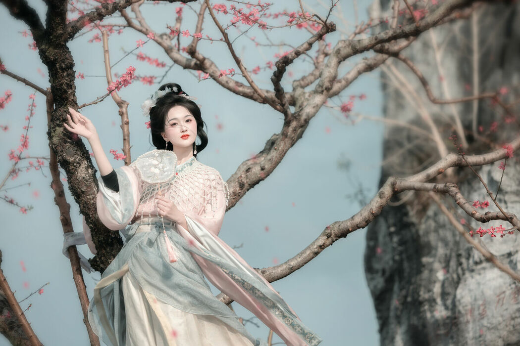 YiTuYu艺图语 Vol.8879 Da Wai Wai Ge (45P)