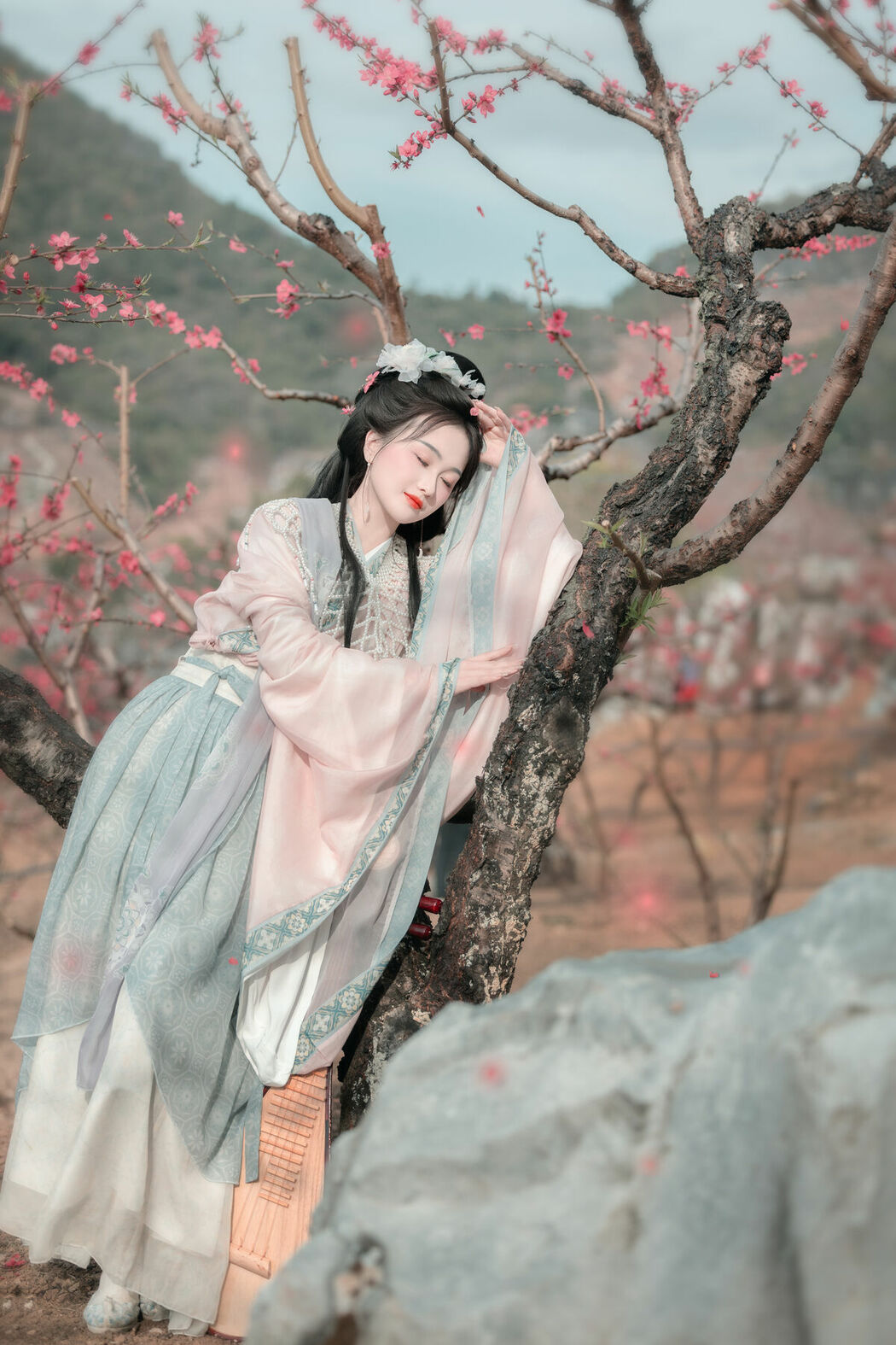 YiTuYu艺图语 Vol.8879 Da Wai Wai Ge (45P)