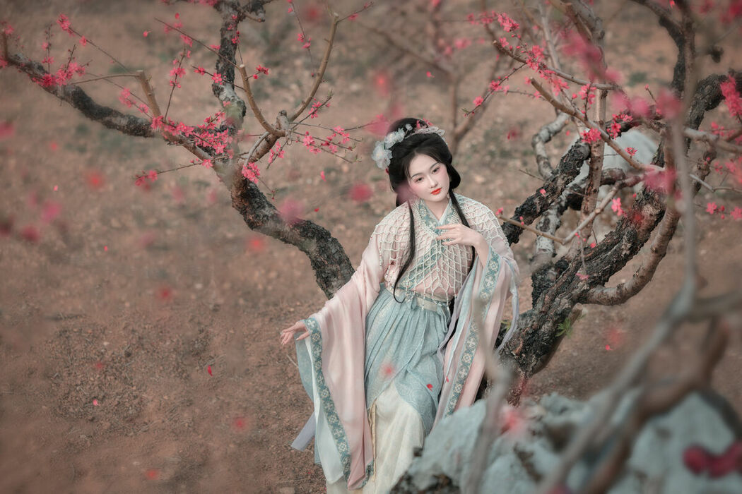 YiTuYu艺图语 Vol.8879 Da Wai Wai Ge (45P)