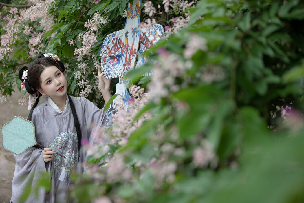 YiTuYu艺图语 Vol.8872 E E Chi Bu Bao (37P)