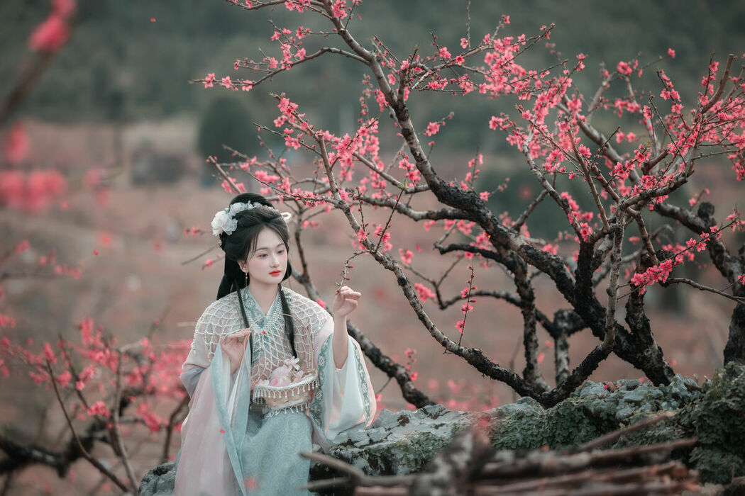 YiTuYu艺图语 Vol.8879 Da Wai Wai Ge (45P)