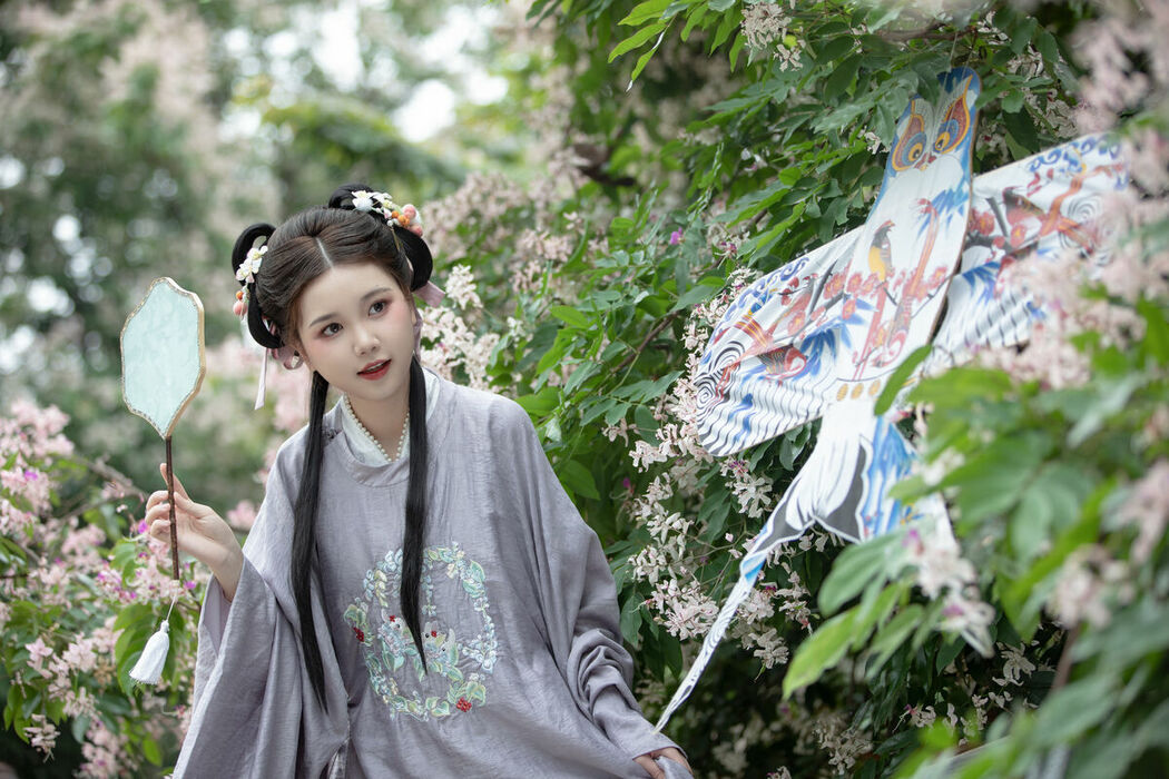 YiTuYu艺图语 Vol.8872 E E Chi Bu Bao (37P)