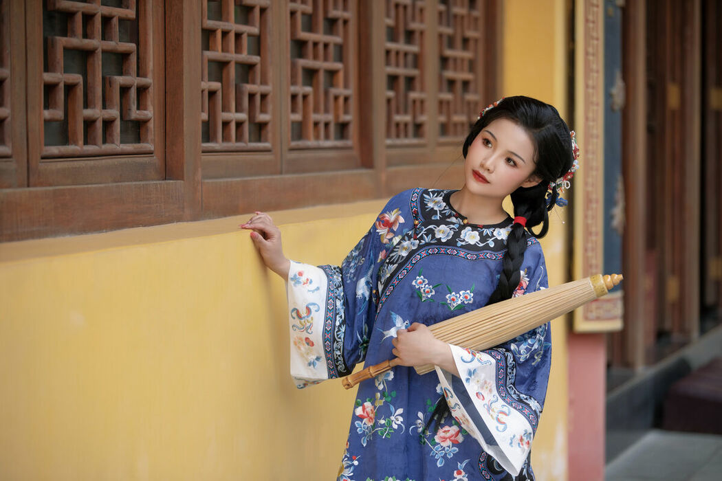 YiTuYu艺图语 Vol.8883 Xin Xin (38P)