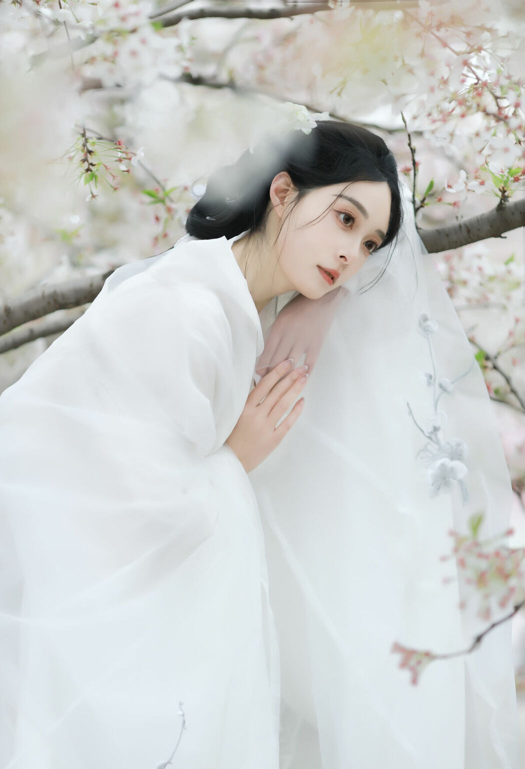 YiTuYu艺图语 Vol.8880 Sui Sui Ru Yi (15P)