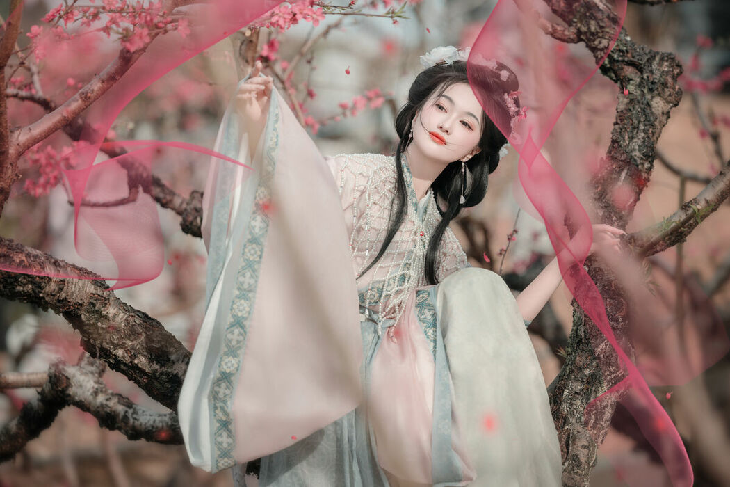 YiTuYu艺图语 Vol.8879 Da Wai Wai Ge (45P)