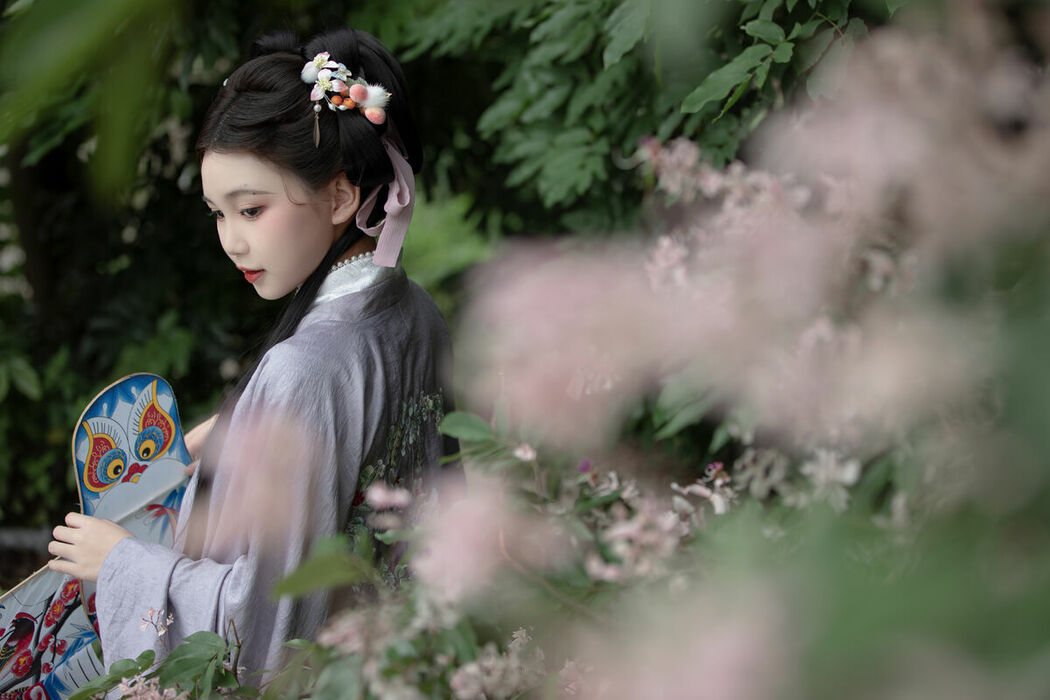 YiTuYu艺图语 Vol.8872 E E Chi Bu Bao (37P)