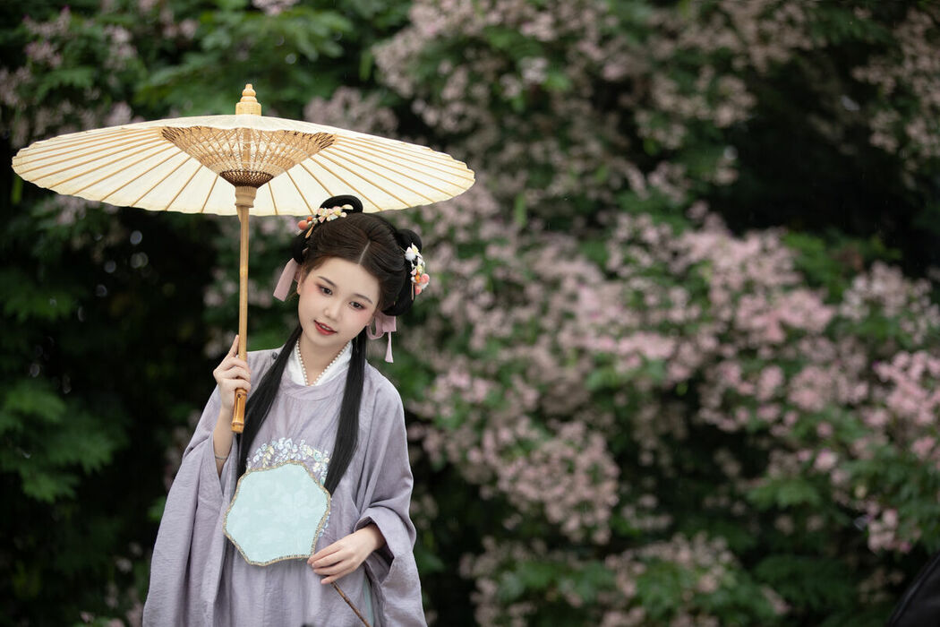 YiTuYu艺图语 Vol.8872 E E Chi Bu Bao (37P)