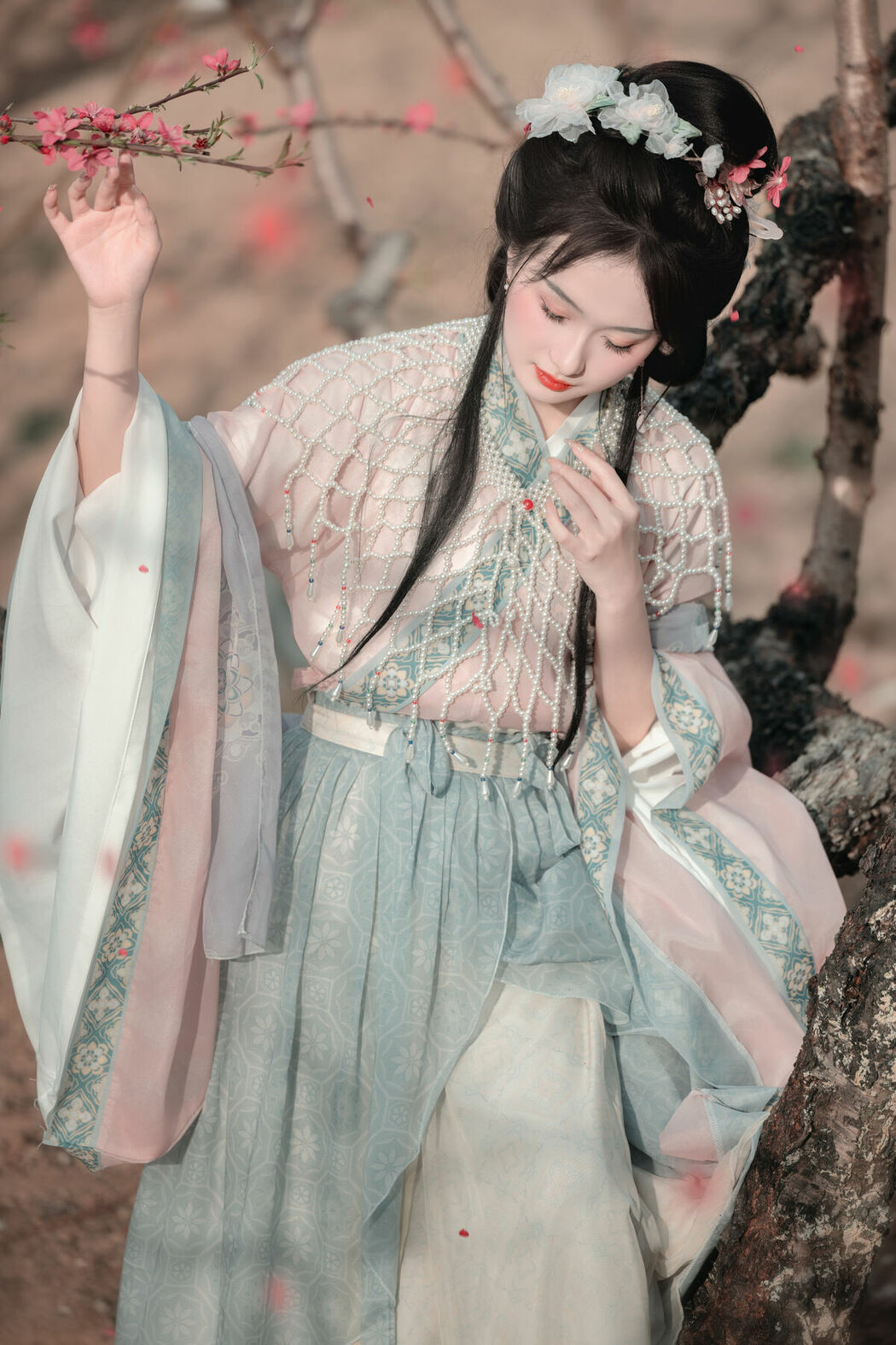 YiTuYu艺图语 Vol.8879 Da Wai Wai Ge (45P)