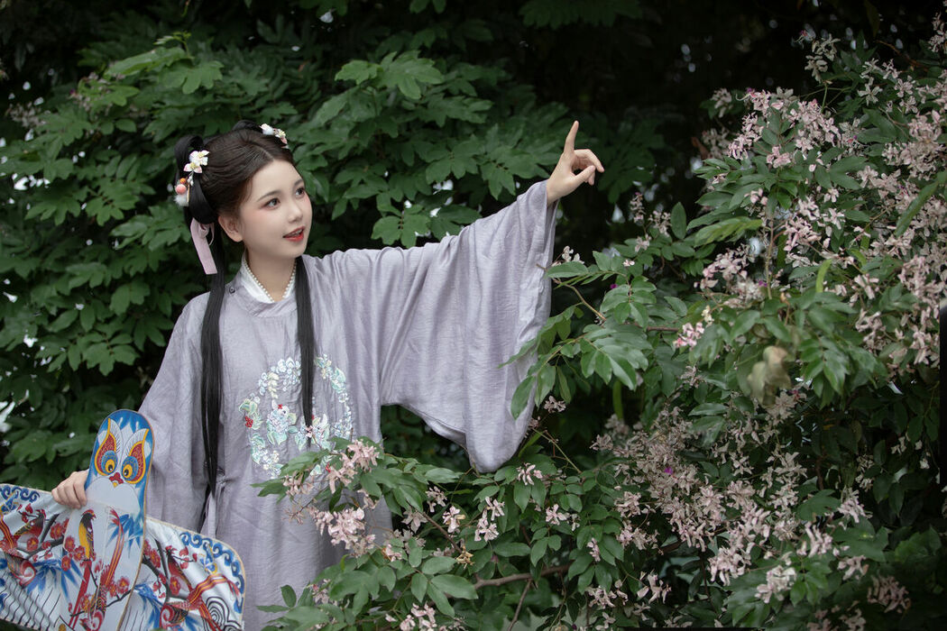 YiTuYu艺图语 Vol.8872 E E Chi Bu Bao (37P)