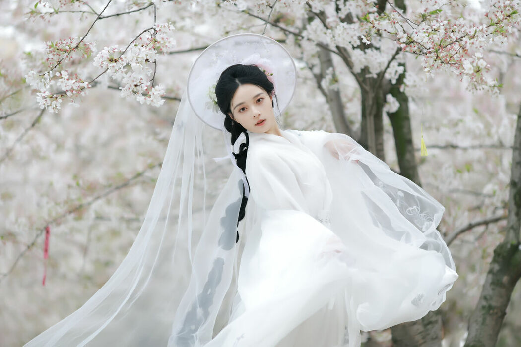 YiTuYu艺图语 Vol.8880 Sui Sui Ru Yi (15P)