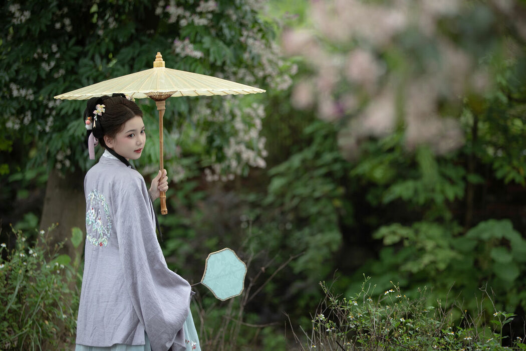 YiTuYu艺图语 Vol.8872 E E Chi Bu Bao (37P)