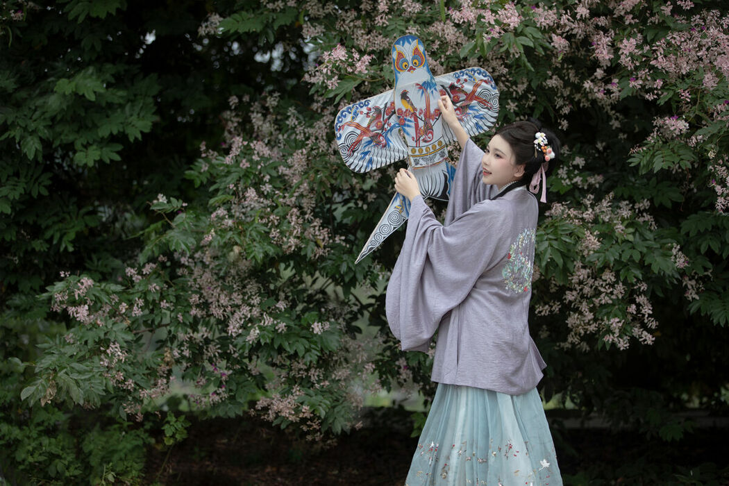 YiTuYu艺图语 Vol.8872 E E Chi Bu Bao (37P)