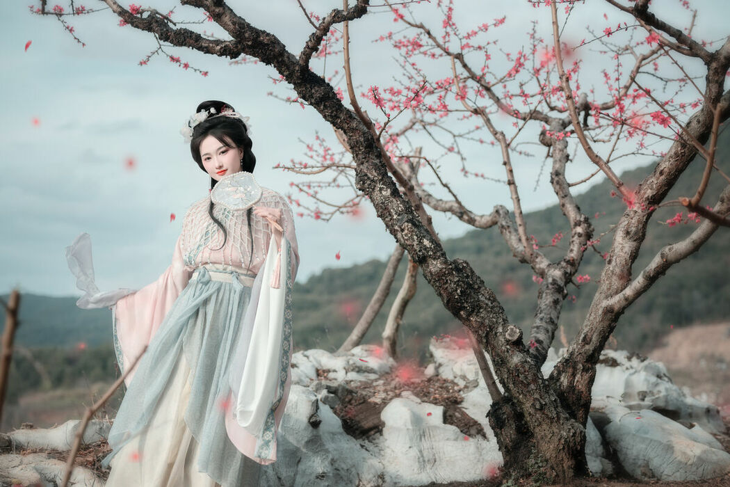 YiTuYu艺图语 Vol.8879 Da Wai Wai Ge (45P)