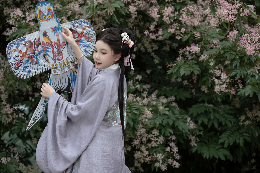 YiTuYu艺图语 Vol.8872 E E Chi Bu Bao (37P)